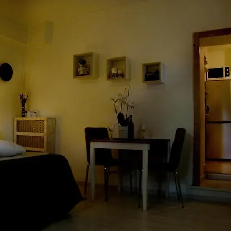 Monolocali In Casa Con Giardino *