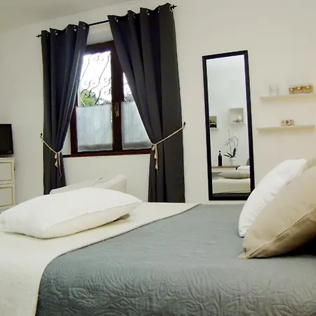 Monolocali In Casa Con Giardino *