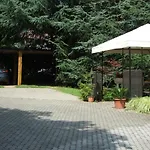 Monolocali In Casa Con Giardino *