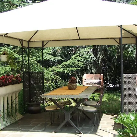 Monolocali In Casa Con Giardino Белладжо