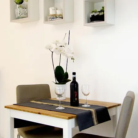 Monolocali In Casa Con Giardino *