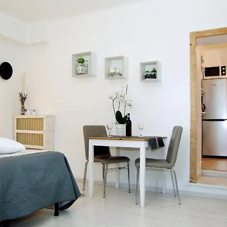 Daire Monolocali In Casa Con Giardino