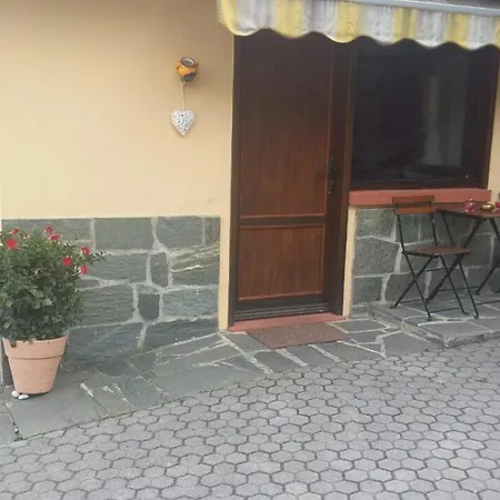 Daire Monolocali In Casa Con Giardino