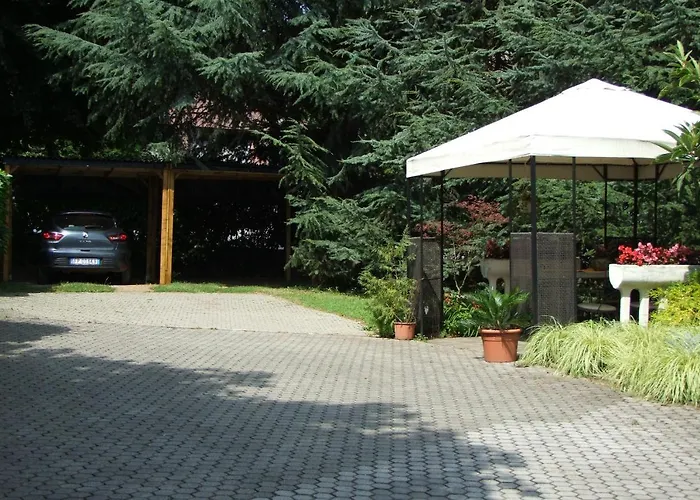 Monolocali In Casa Con Giardino *