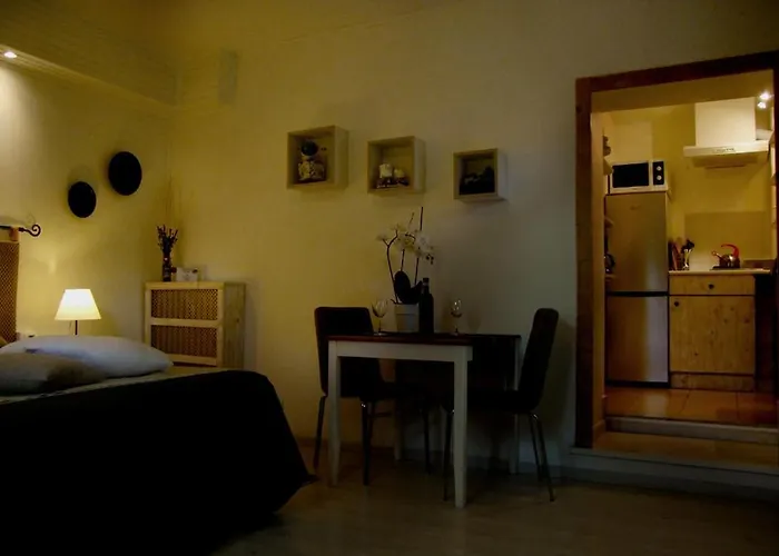 Monolocali In Casa Con Giardino *