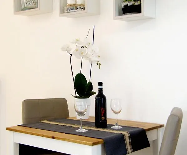 Monolocali In Casa Con Giardino *