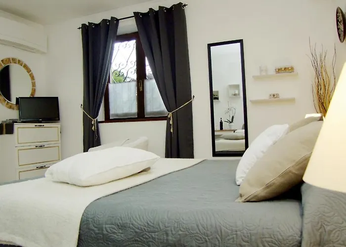 Monolocali In Casa Con Giardino *