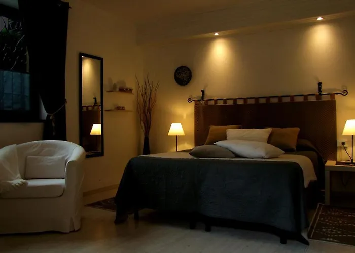 Monolocali In Casa Con Giardino *